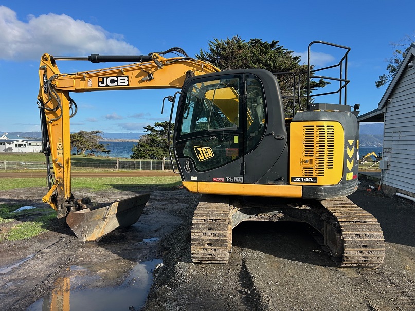 JCB JZ140D-LC excavator